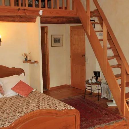 De La Cigale Bleue, Sur Durance Bed & Breakfast