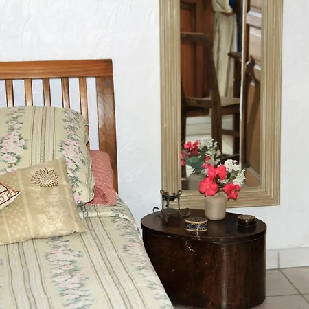 De La Cigale Bleue, Sur Durance Bed & Breakfast 2*